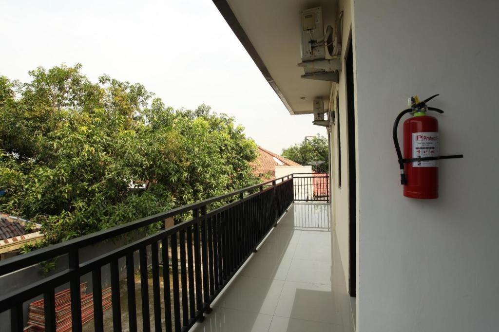 Richmond Guest House Cirebon Redpartner Экстерьер фото