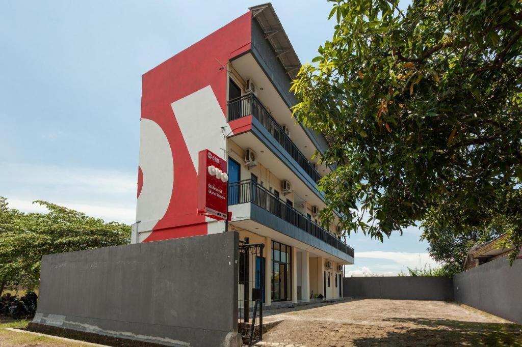 Richmond Guest House Cirebon Redpartner Экстерьер фото