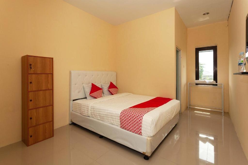Richmond Guest House Cirebon Redpartner Экстерьер фото