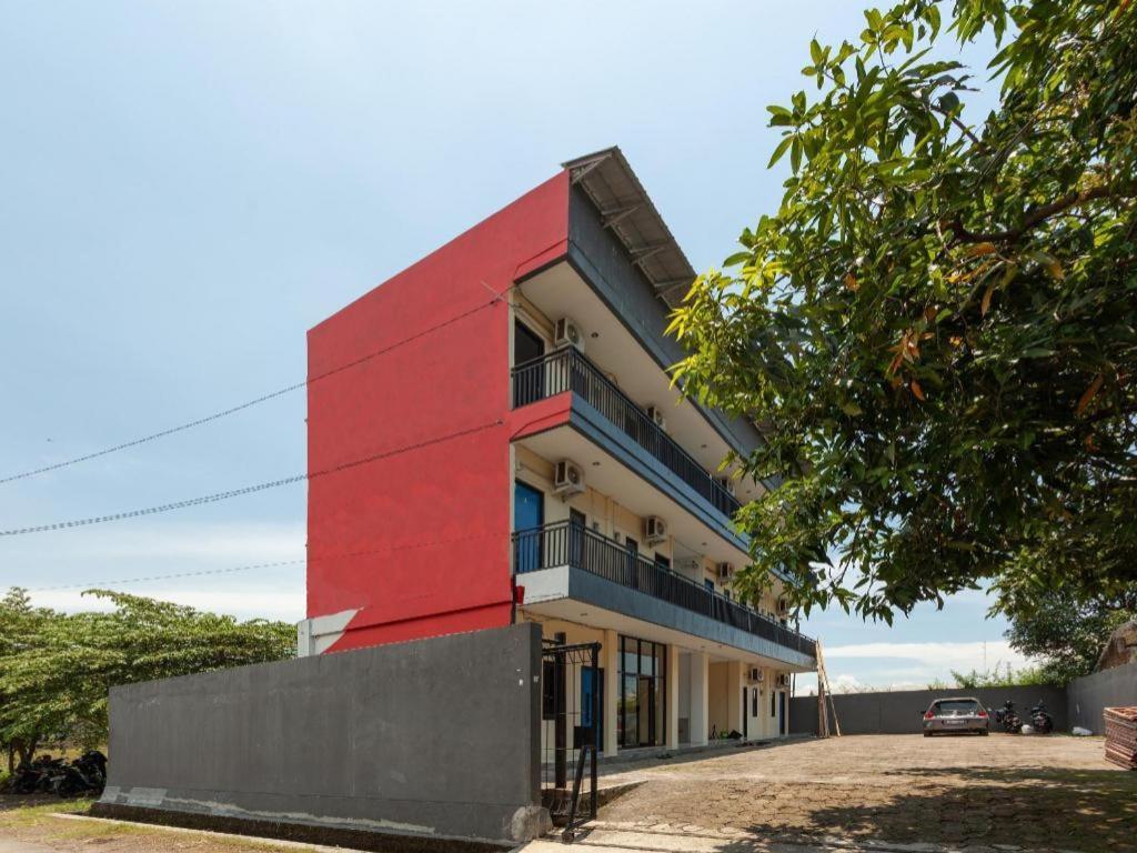 Richmond Guest House Cirebon Redpartner Экстерьер фото