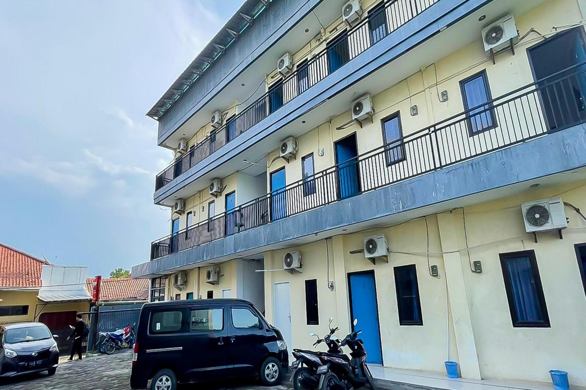 Richmond Guest House Cirebon Redpartner Экстерьер фото